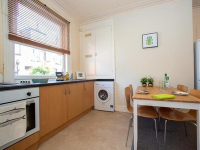 5 Bedroom Town House For Rent In Hyde Park, Leeds