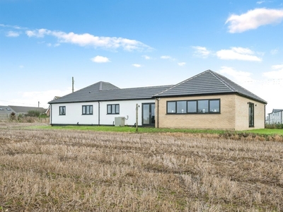 California Road, Great Yarmouth - 4 bedroom detached bungalow