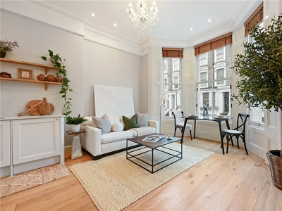 Campden Hill Gardens, London, W8 1 bedroom flat/apartment in London