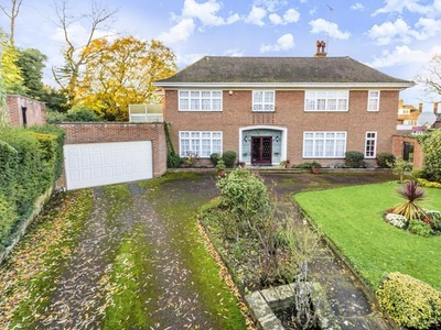 Detached house for sale in Winnington Close, Hampstead Garden Suburb N2