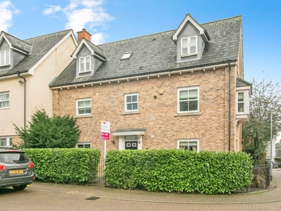 Fenwick Drive, COLCHESTER - 5 bedroom town house