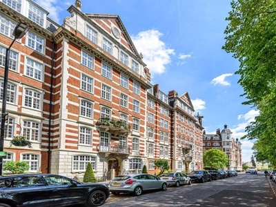 Flat for sale in St. Johns Wood High Street, London NW8
