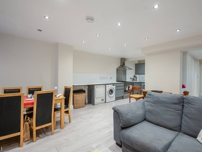 Flat in Westbourne Park Road, Notting Hill, W2