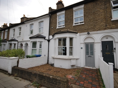 Flat to rent - St. Francis Road, London, SE22