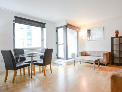Serviced 2-Bedroom Apartment to rent in Isle of Dogs, London