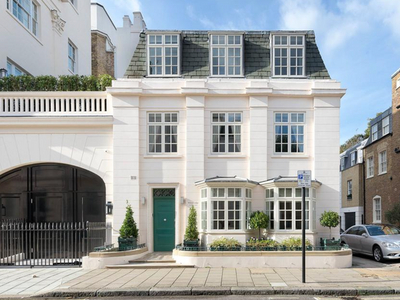 Town house for sale in Wilton Mews, London SW1X