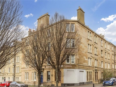 1 bed top floor flat for sale in Polwarth