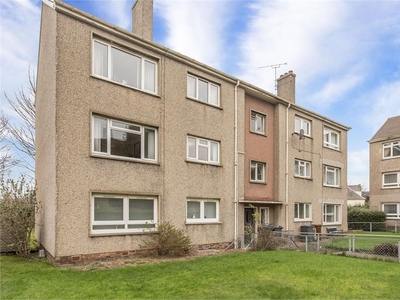 2 bed first floor flat for sale in Piersfield
