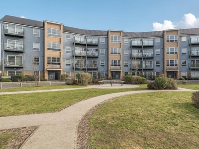2 Bed Flat/Apartment For Sale in Chertsey, Surrey, KT16 - 4880989