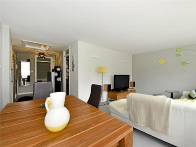 2 Bedroom Apartment For Rent In Windsor, Berkshire