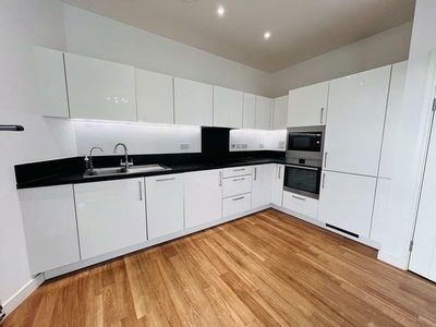 2 bedroom flat to rent London, E16 2GS