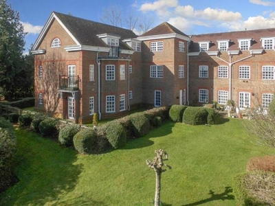 2 Bedroom Retirement Property For Sale In Castle Village, Berkhamsted