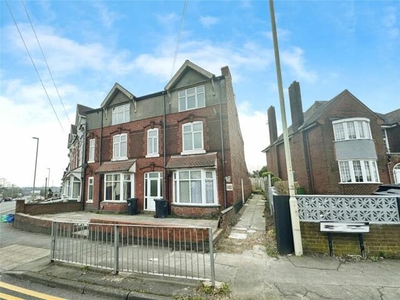 3 Bedroom End Of Terrace House For Rent In Dudley, West Midlands