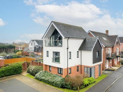 4 Bedroom Link Detached House For Sale In Oxted