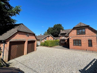 Detached house to rent in Chieveley, Newbury RG20