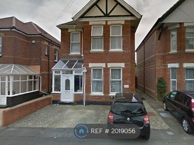 Detached house to rent in Queensland Road, Bournemouth BH5