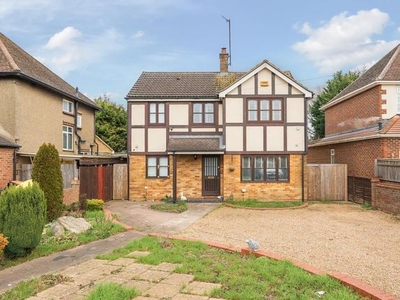 Detached house to rent in Tring Road, Aylesbury HP20