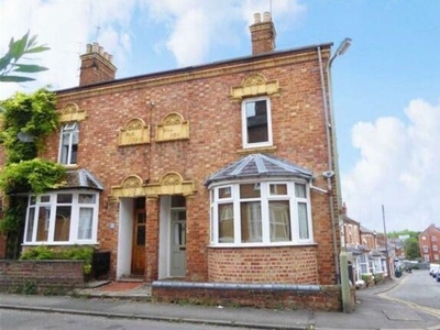 End terrace house to rent in Banbury, Oxfordshire OX16