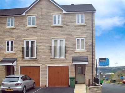 End terrace house to rent in Clare Hill View, Huddersfield HD1