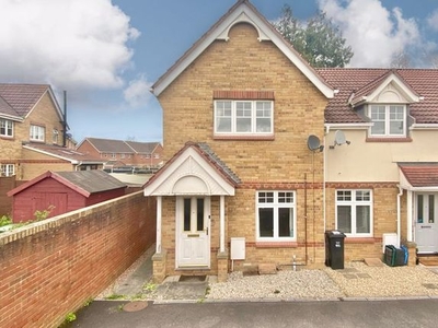 End terrace house to rent in Eaton Crescent, Taunton TA2