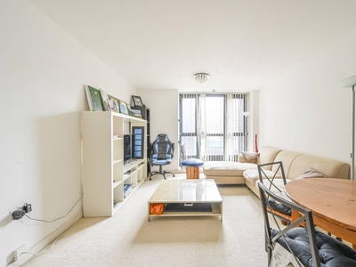 Flat in The Sphere, Hallsville Road, Canning Town, E16