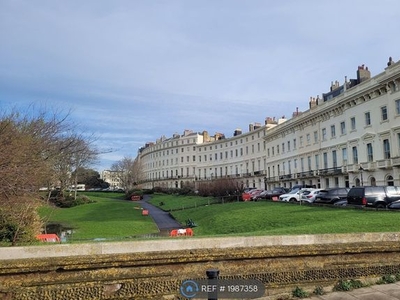Flat to rent in Adelaide Crescent, Hove BN3