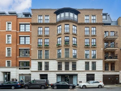 Flat to rent in Arlington Street, London SW1A