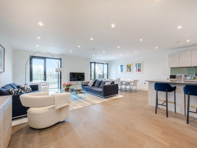Flat to rent in Boat Race House, 63 Mortlake High Street SW14