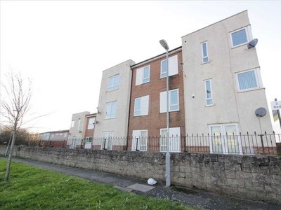 Flat to rent in Briton Court, Britonside Avenue, Kirkby L32