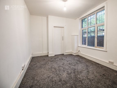 Flat to rent in Bromwich Street, Bolton BL2
