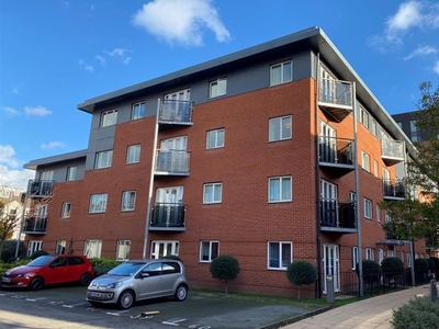 Flat to rent in Caister Hall, Conisbrough Keep, Coventry CV1
