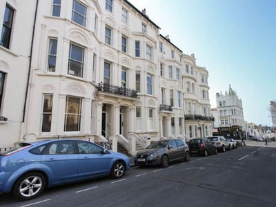 Flat to rent in Cambridge Road, Hove BN3