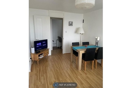 Flat to rent in Chates Farm Court, Brighton BN2