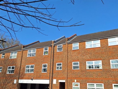 Flat to rent in East Grinstead, West Sussex RH19