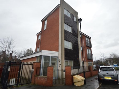 Flat to rent in Falconwood Way, Manchester M11