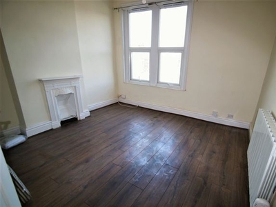 Flat to rent in Clarence Road, Rugby CV21