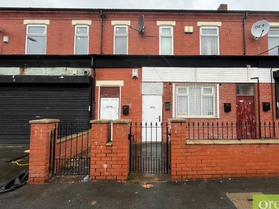 Flat to rent in Great Cheetham Street East, Broughton, Salford M7