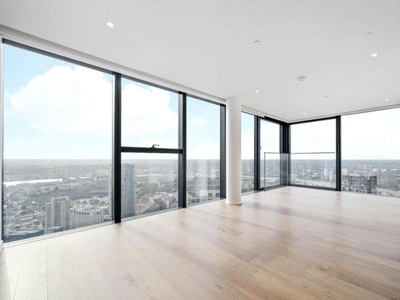 Flat to rent in Hampton Tower, South Quay Plaza, Canary Wharf E14