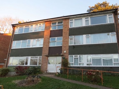 Flat to rent in Harestone Hill, Caterham CR3