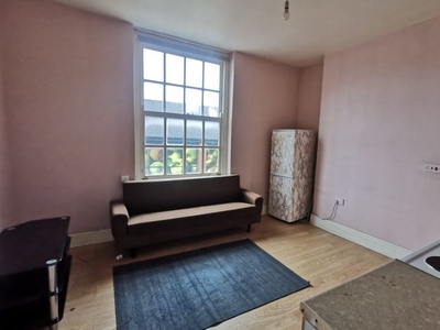 Flat to rent in High Street, Dudley DY1