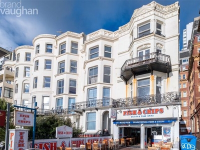 Flat to rent in Kings Road, Brighton, East Sussex BN1