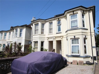 Flat to rent in Lyndhurst Road, Worthing, West Sussex BN11