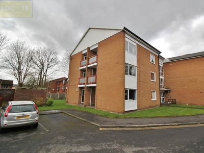 Flat to rent in Manor Park, Manor Avenue, Urmston, Manchester M41