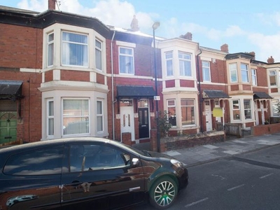 Flat to rent in Military Road, North Shields NE30