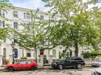 Flat to rent in Palace Gardens Terrace, Kensington, London W8
