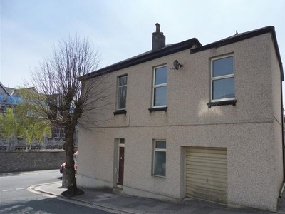 Flat to rent in Pentyre Terrace, Plymouth PL4