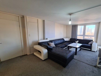 Flat to rent in Spruce Court, Salford M6