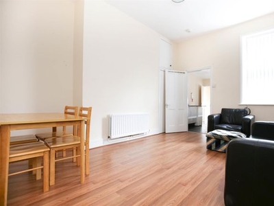 Flat to rent in Warwick Street, Heaton, Newcastle Upon Tyne NE6