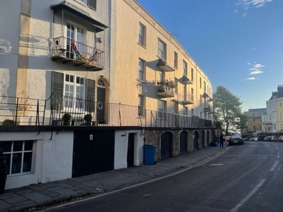 Flat to rent in Wellington Terrace, Clifton, Bristol BS8