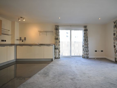 Flat to rent in Woden Street, Salford M5